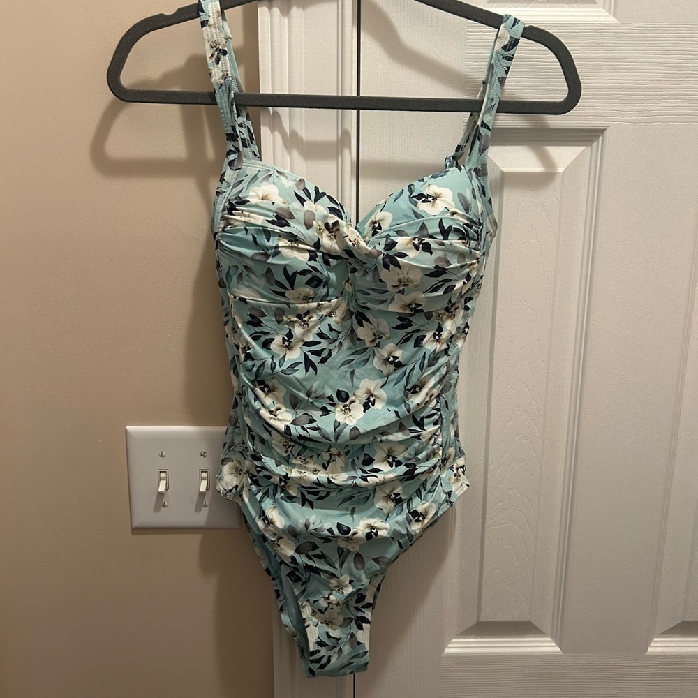 Nip Tuck Women’s One Piece Floral Slimming Swimsuit, size 6